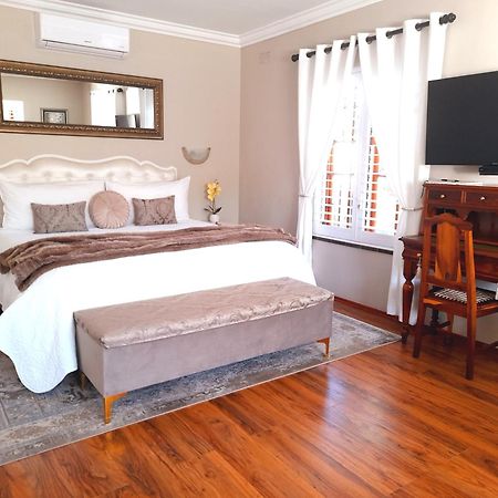 Meerendal Cottage-Affordable Luxury-Private Garden With Pool & Hot Tub ケープタウン エクステリア 写真