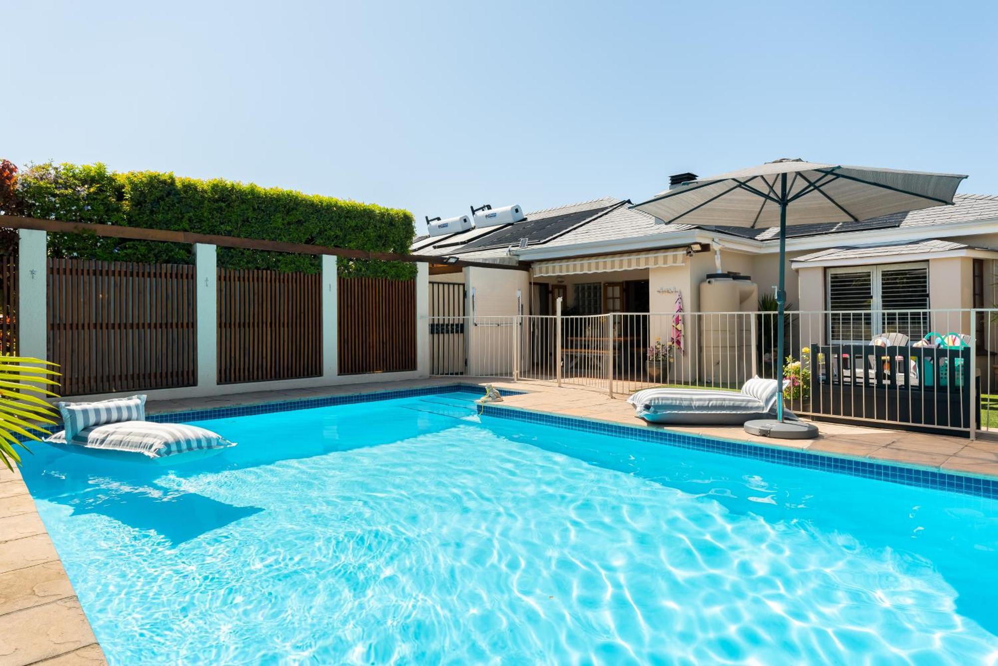 Meerendal Cottage-Affordable Luxury-Private Garden With Pool & Hot Tub ケープタウン エクステリア 写真
