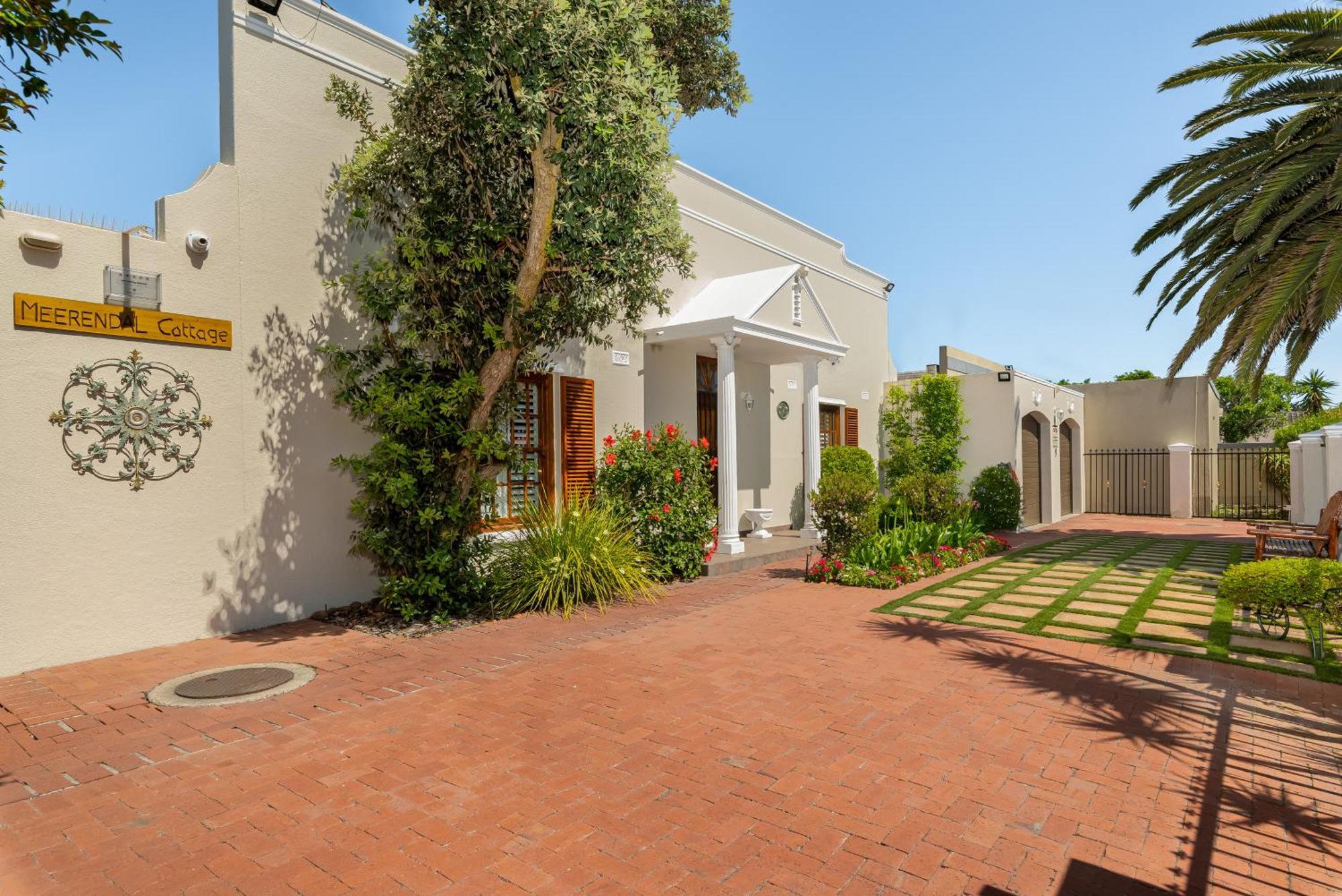 Meerendal Cottage-Affordable Luxury-Private Garden With Pool & Hot Tub ケープタウン エクステリア 写真