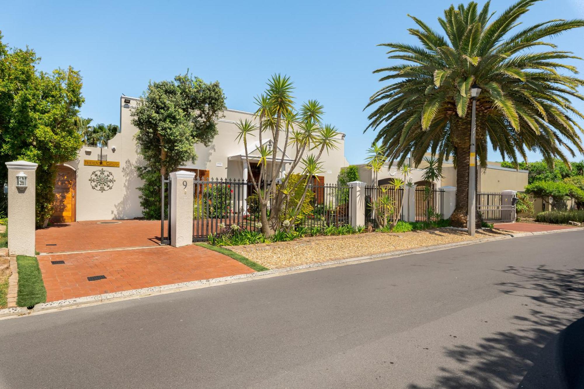Meerendal Cottage-Affordable Luxury-Private Garden With Pool & Hot Tub ケープタウン エクステリア 写真