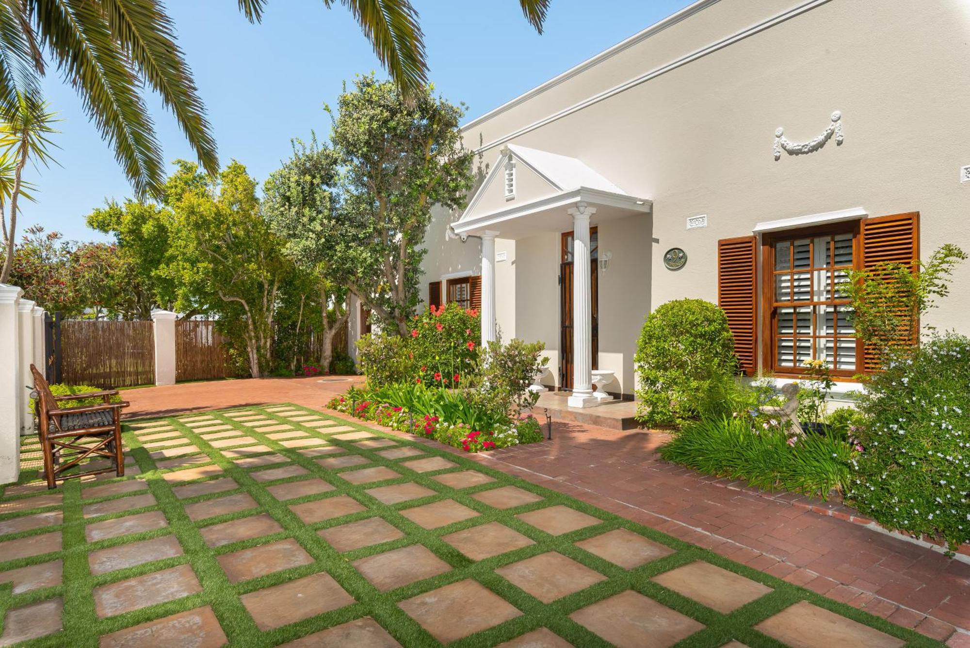 Meerendal Cottage-Affordable Luxury-Private Garden With Pool & Hot Tub ケープタウン エクステリア 写真