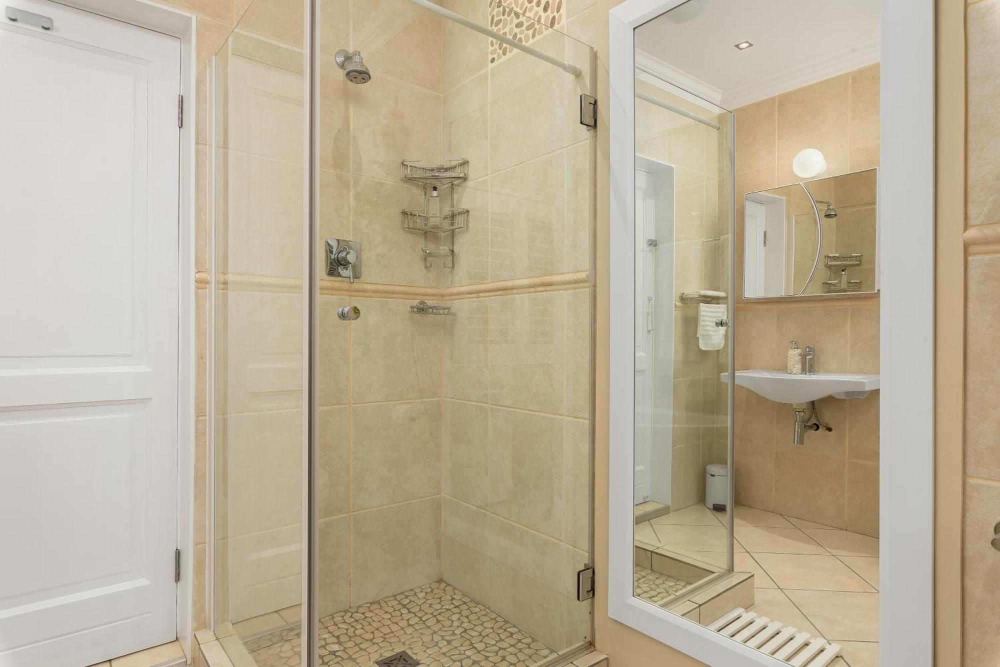 Meerendal Cottage-Affordable Luxury-Private Garden With Pool & Hot Tub ケープタウン エクステリア 写真