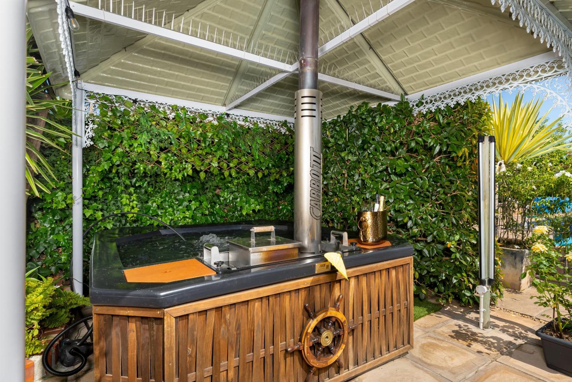 Meerendal Cottage-Affordable Luxury-Private Garden With Pool & Hot Tub ケープタウン エクステリア 写真