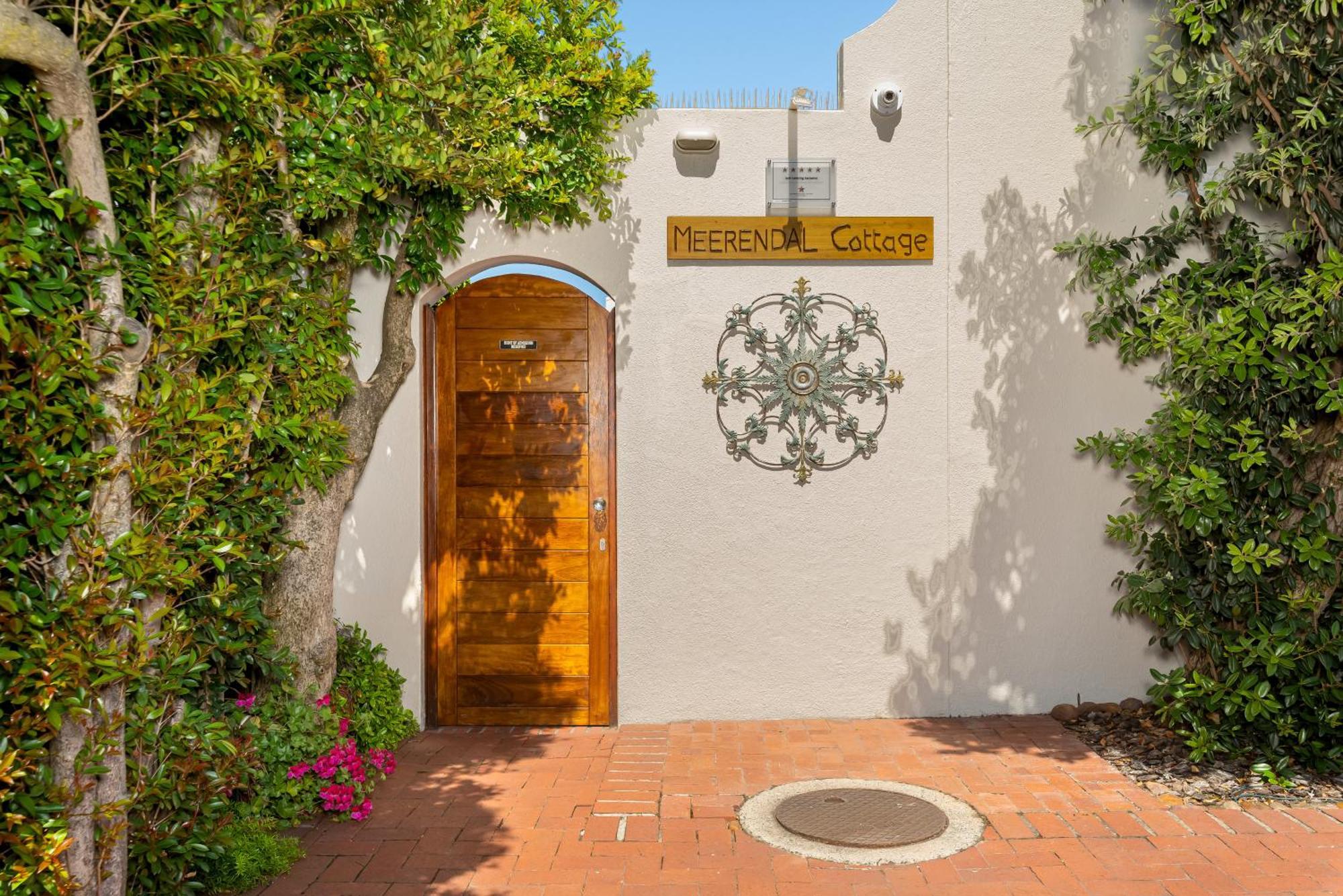 Meerendal Cottage-Affordable Luxury-Private Garden With Pool & Hot Tub ケープタウン エクステリア 写真